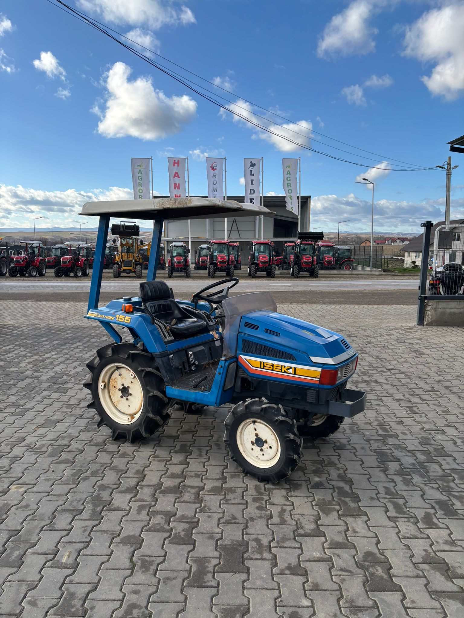 ISEKI LANDHOPE 155 TRACTORAS JAPONEZ CU PARASOLAR - imagine 2